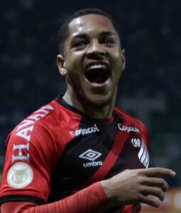 Lee más sobre el artículo Vítor Roque