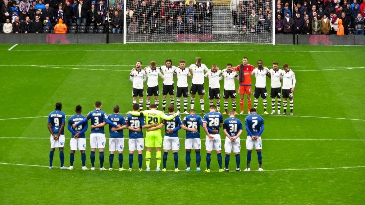 En este momento estás viendo Cuántos jugadores tiene un equipo fútbol
